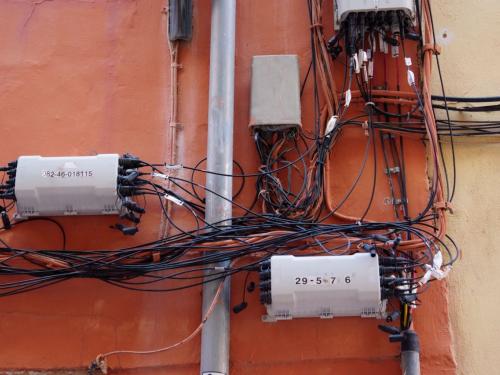 Fachada con cables